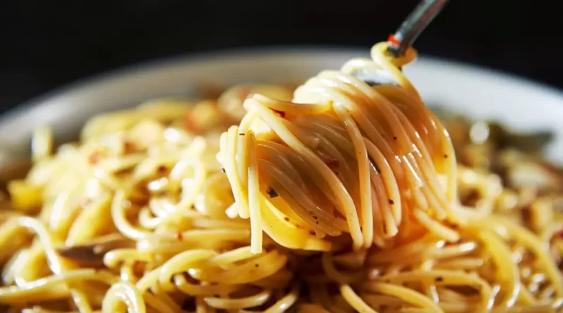 Como Fazer Macarrão Alho e Óleo Simples e Rápido